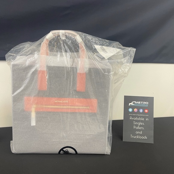 Michael Kors Kenley Brown Signature Bag - Picture 2 of 4